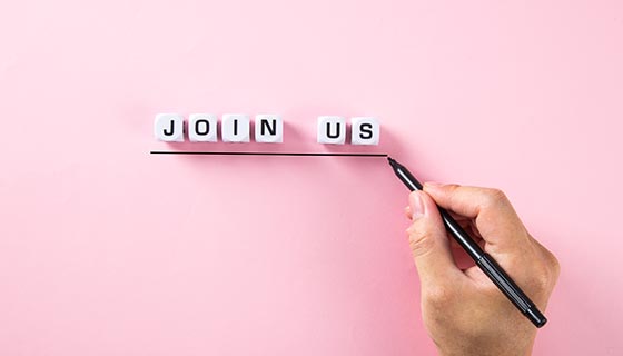 用笔在 join us 下方画横线图片素材(JPG)