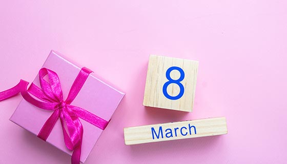 精美礼物和木质方块日历设计妇女节/女神节背景图片素材(JPG)