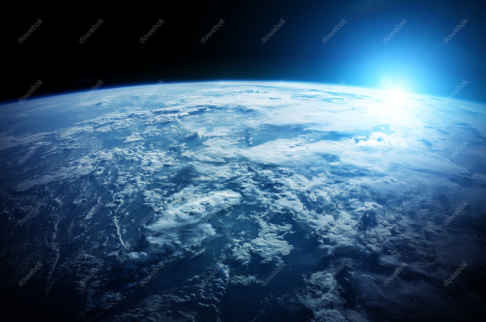 从太空上看连绵起伏的蓝色地球高清图片素材(JPG)