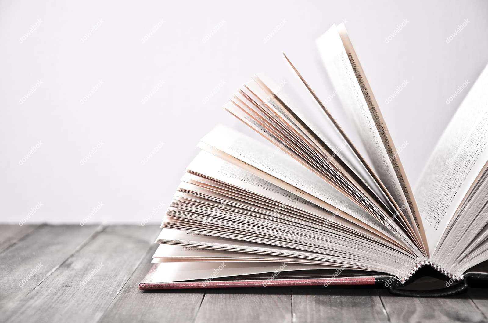 翻开的书本高清图片素材(JPG)