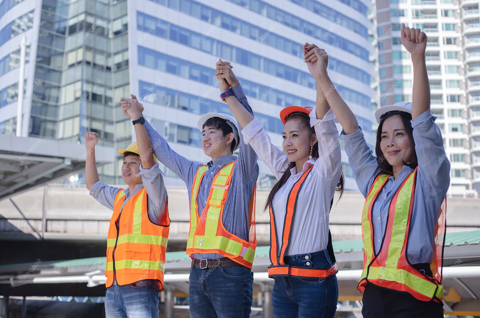 手拉手高举起来的工人们高清图片素材(JPG)