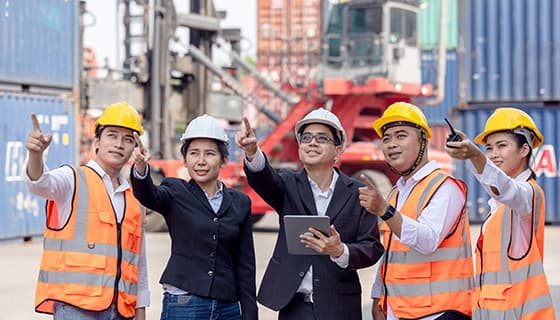 建筑工人工程师一起讨论工作高清图片素材(JPG)