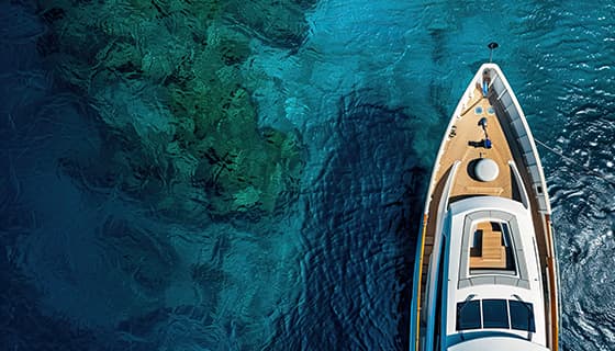 清澈海洋上的游轮图片素材(JPG)