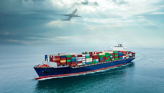 装满货物航行在海上的大型货轮图片素材(JPG)