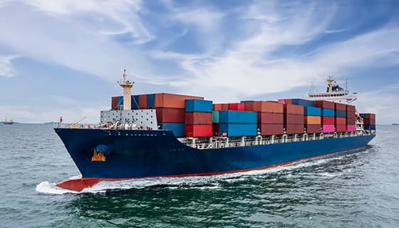 装满货物航行在海上的大型货轮图片素材(JPG)