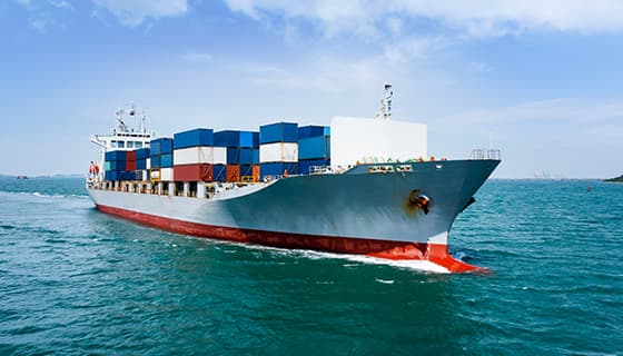 装满货物航行在海上的大型货轮图片素材(JPG)