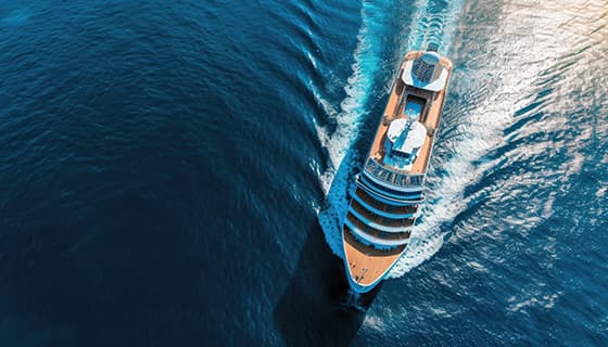 航行在蔚蓝大海上的大型游轮图片素材(JPG)