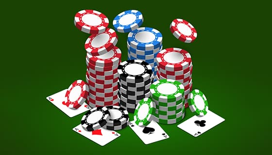 四张扑克A和一堆筹码矢量素材(EPS)