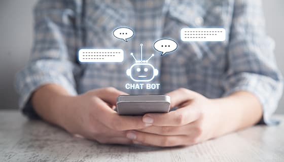 用手机和AI人工智能机器人聊天图片素材(JPG)