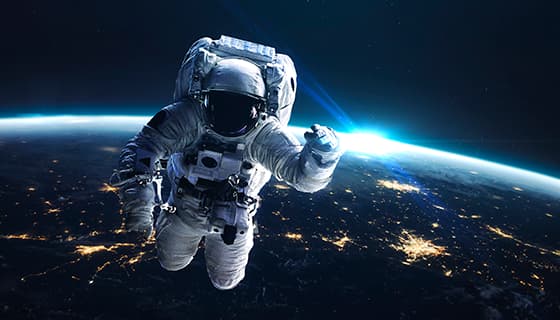 在太空中漂浮的宇航员图片素材(JPG)