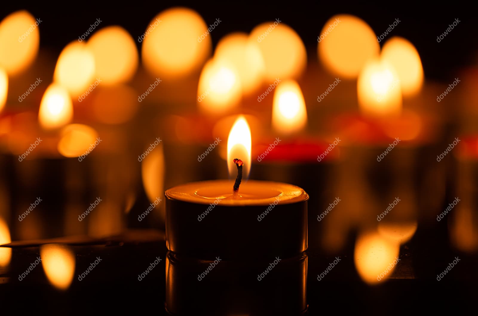 燃烧的蜡烛图片素材(JPG)