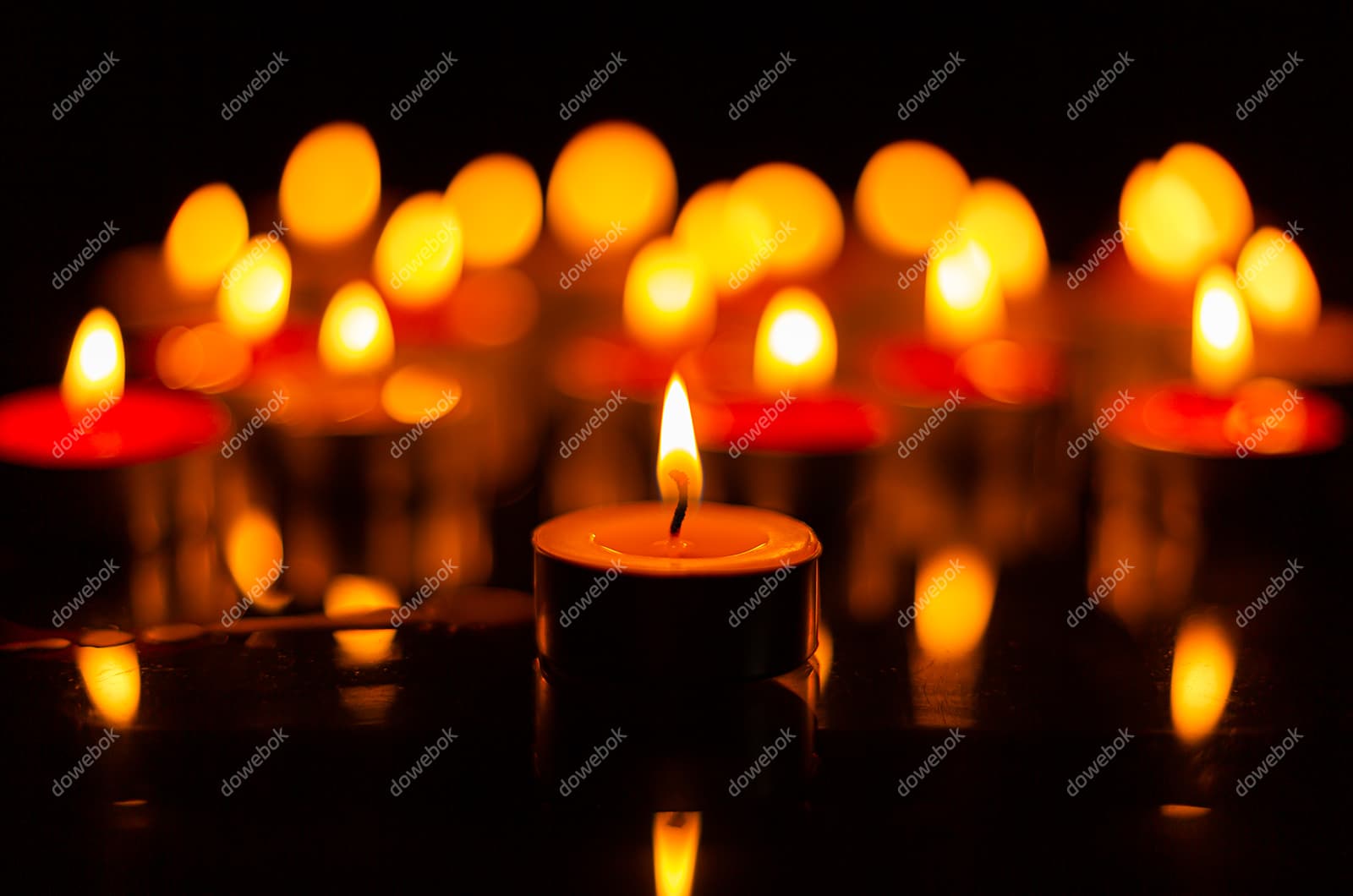 燃烧的蜡烛图片素材(JPG)