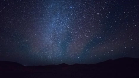 旋转移动的银河和星空延迟摄影