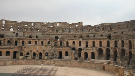 从内部环视罗马斗兽场