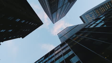 仰望城市 CBD 摩天大楼