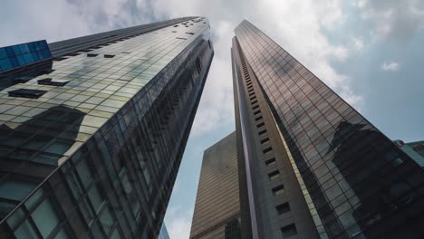 城市中央的摩天大楼延时摄影