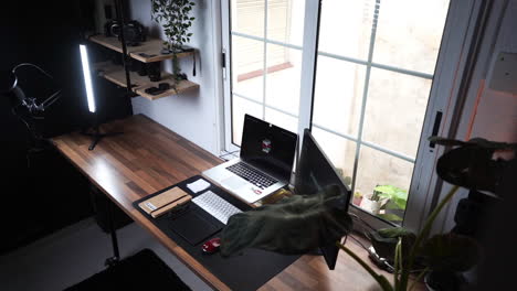 简约小巧的家庭办公区域