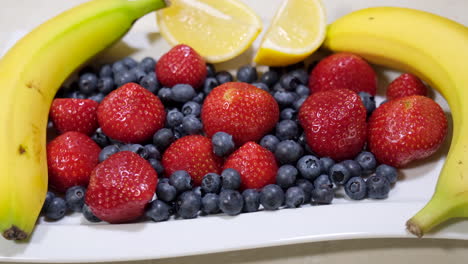 新鲜美味的水果拼盘