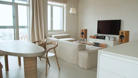 简约豪华的客厅和餐厅