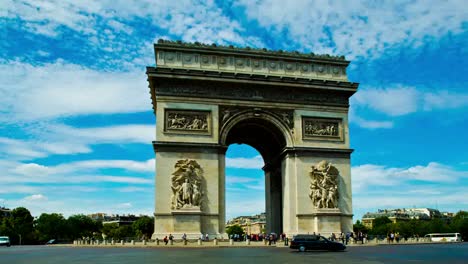 蓝天白云下的凯旋门延时摄影