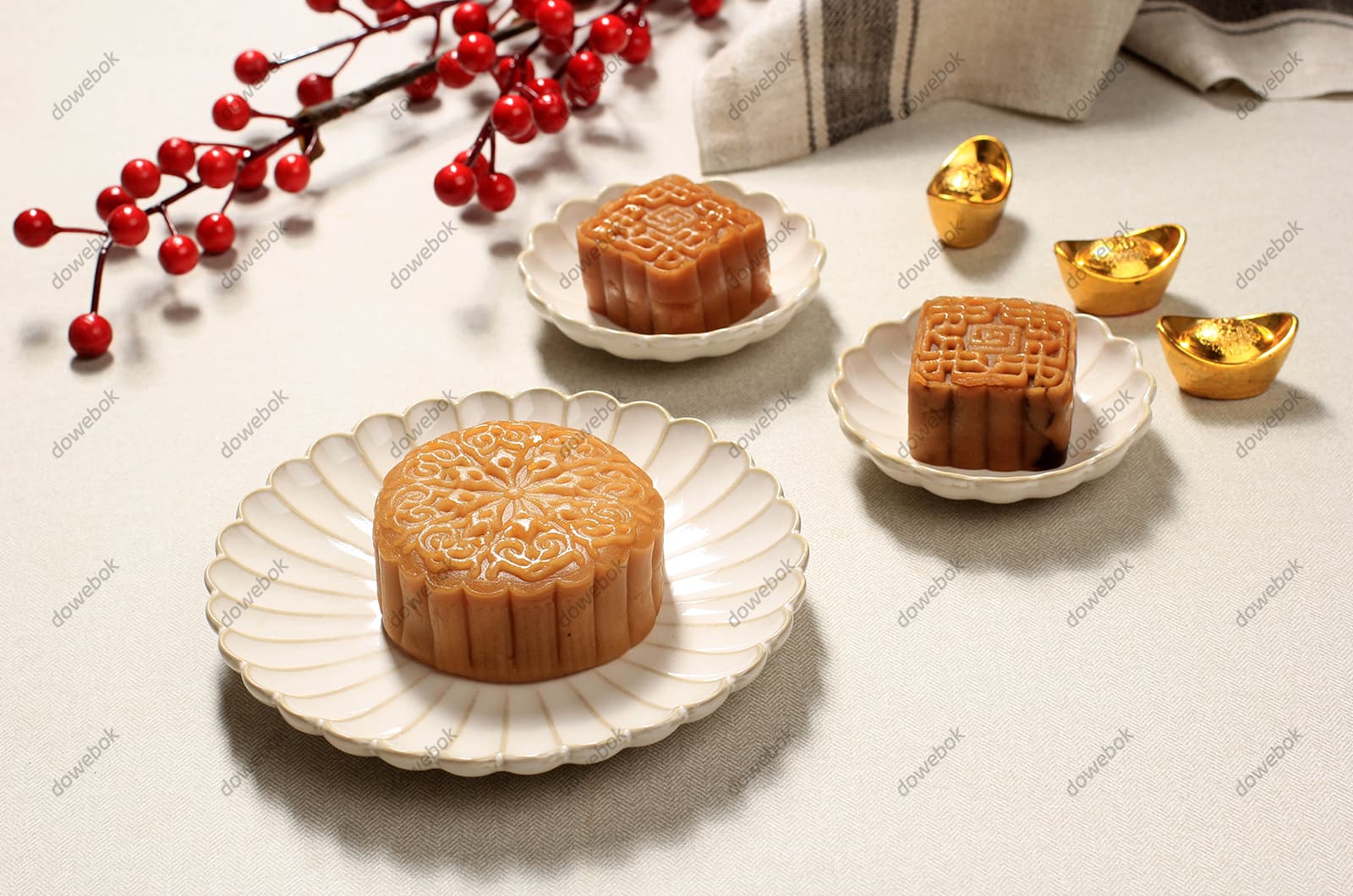 美味的月饼和金元宝设计中秋节图片素材(JPG)