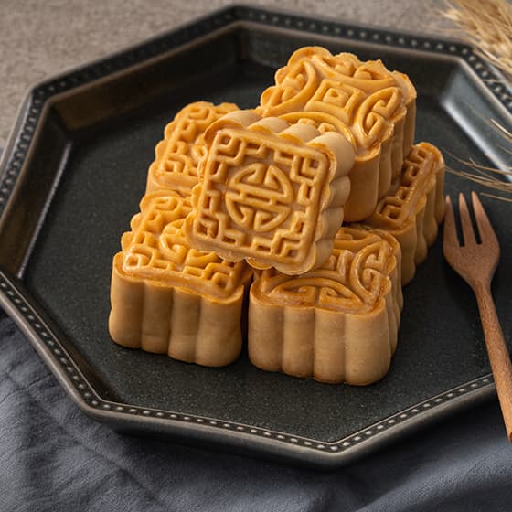 盘子上的美味方形月饼图片素材(JPG)