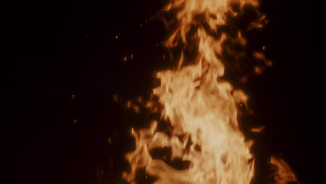 黑暗中燃烧跳动的火苗