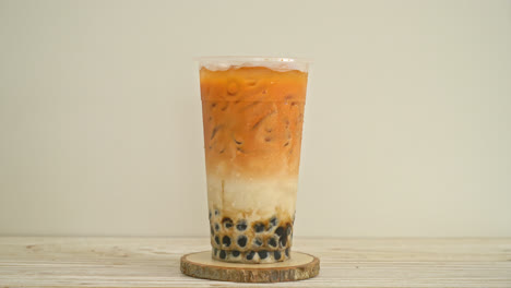 一杯加了红糖的珍珠奶茶