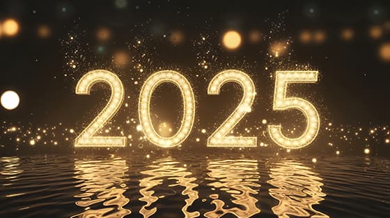 水面上的金色数字设计 2025 新年快乐图片素材(JPG)