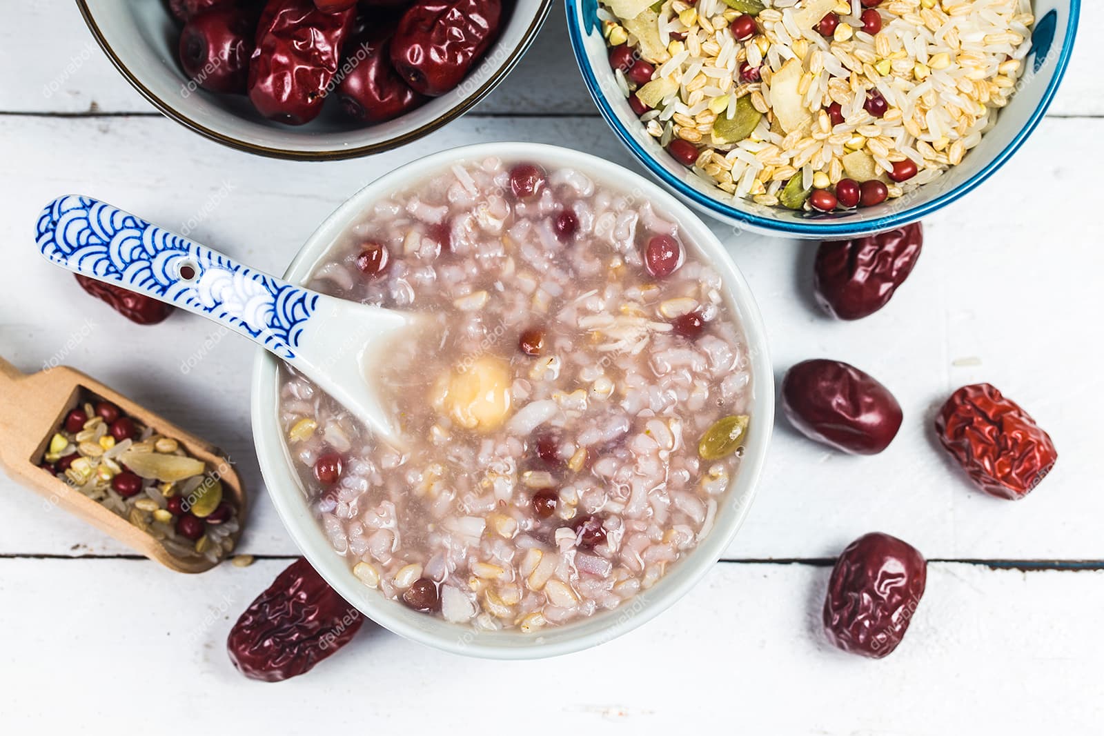 俯视一碗美味可口的八宝粥图片素材(JPG)