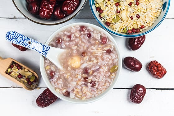 俯视一碗美味可口的八宝粥图片素材(JPG)