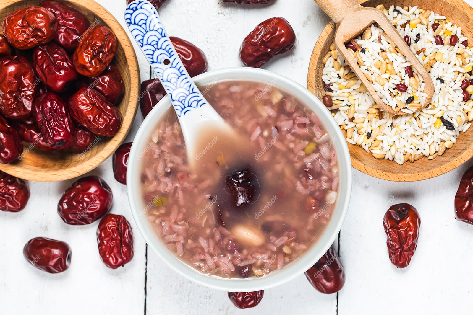 俯视一碗美味可口的八宝粥图片素材(JPG)