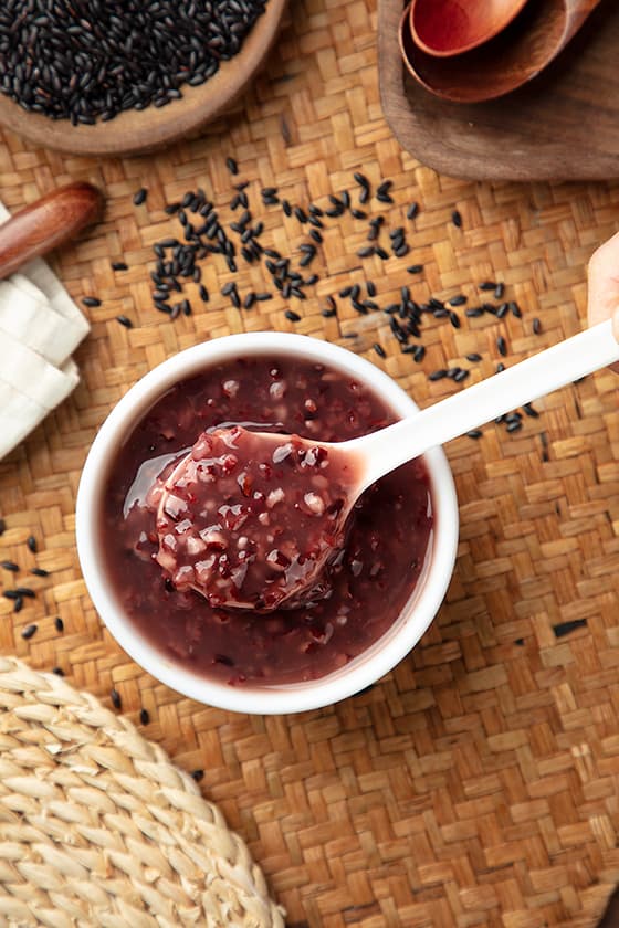 俯视一碗美味可口的八宝粥图片素材(JPG)